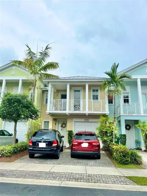 10758 NW 76th Ln, Doral, FL 33178