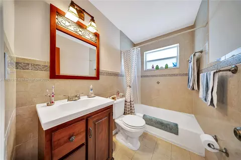 1315 W 79th St, Hialeah, FL 33014 photo 25