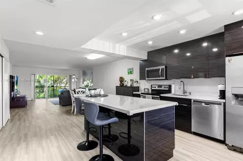 280 Racquet Club Rd #204, Weston, FL 33326