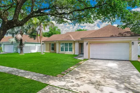 9561 Ashley Dr, Miramar, FL 33025