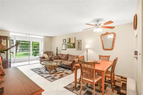 9261 Sunrise Lakes Blvd #203, Sunrise, FL 33322