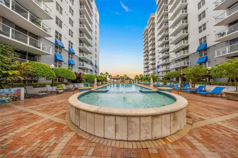 5091 NW 7th St #911, Miami, FL 33126