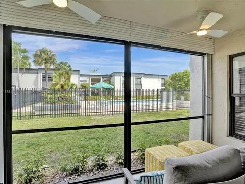 245 SE 10th St #4B, Deerfield Beach, FL 33441