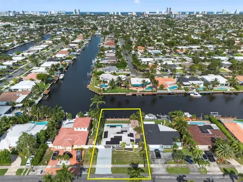 380 SE 1st Ter, Pompano Beach, FL 33060