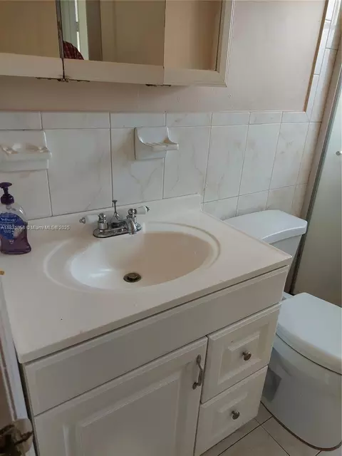 Bath - 2403 W 76th St #203, Hialeah, FL 33016 photo 3 of 4