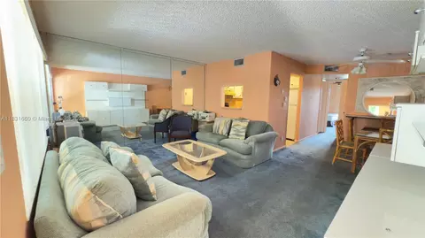 9121 Sunrise Lakes Blvd #210, Sunrise, FL 33322