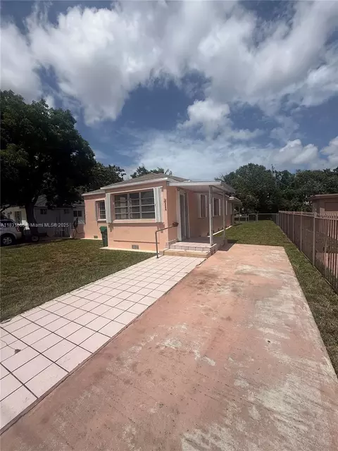 511 NW 33rd Ave, Miami, FL 33125