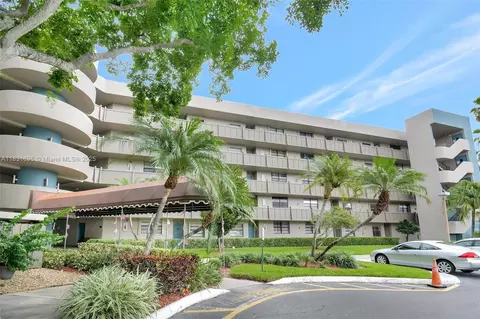 1001 Colony Point Cir #220, Pembroke Pines, FL 33026