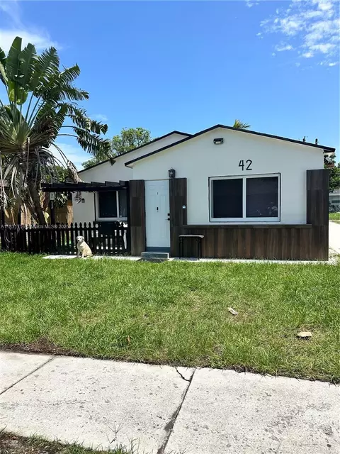 42 SE 10th Ter, Dania Beach, FL 33004