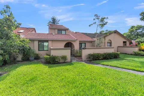 18015 NW 66th Ct Cir, Hialeah, FL 33015