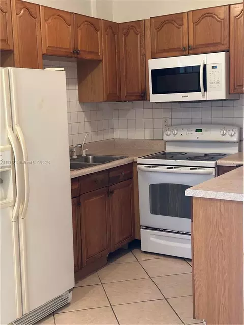 Kitchen - 658 SE 8th Pl, Hialeah, FL 33010 photo 2 of 2