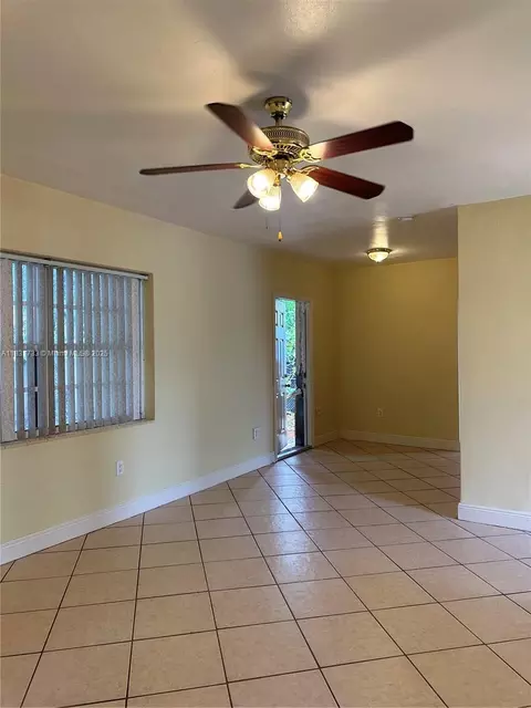 Living - 658 SE 8th Pl, Hialeah, FL 33010 photo 1 of 2