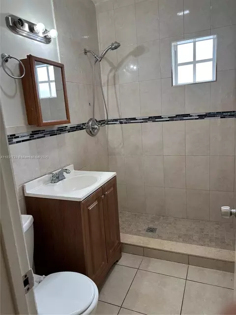 Bath - 658 SE 8th Pl, Hialeah, FL 33010 photo 1 of 1