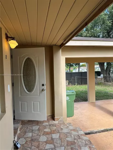 Exterior - 658 SE 8th Pl, Hialeah, FL 33010 photo 1 of 3