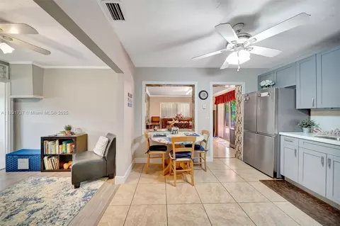 2201 N 57th Ter, Hollywood, FL 33021