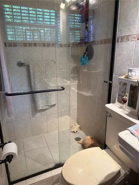 Bath - Undisclosed, Miami, FL 33155 photo 1 of 2