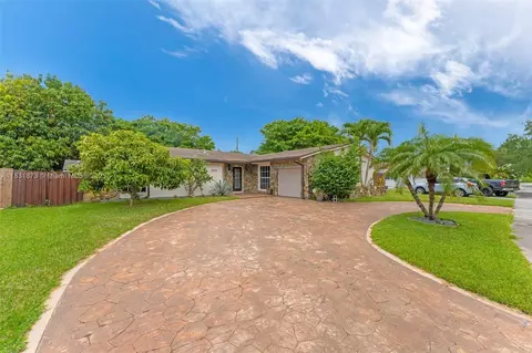 10600 SW 199th St, Cutler Bay, FL 33157