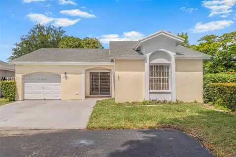 10016 NW 51st Ter, Doral, FL 33178