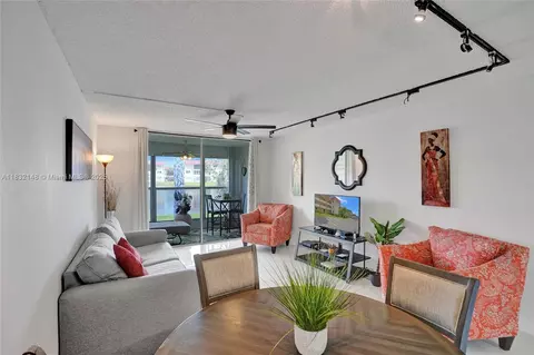 2850 W Sunrise Lakes Dr #106, Sunrise, FL 33322