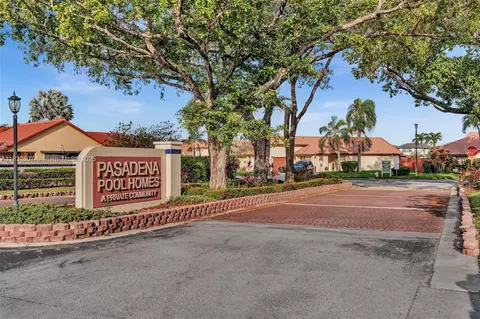 631 SW 113th Ave, Pembroke Pines, FL 33025