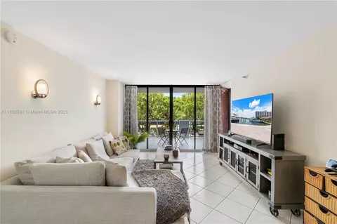 3640 Yacht Club Dr #203, Aventura, FL 33180