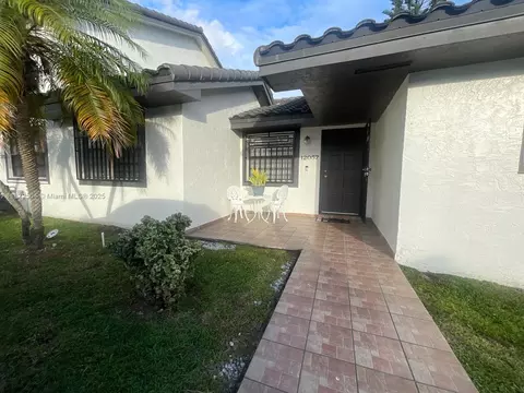 12057 SW 10th St #202, Miami, FL 33184