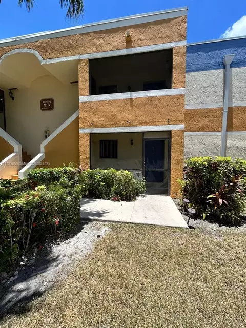 189 Lakeview Dr #103, Weston, FL 33326