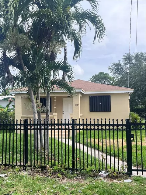 1927 NW 64 St, Miami, FL 33147