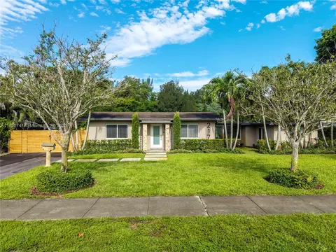 217 E Acre Dr, Plantation, FL 33317