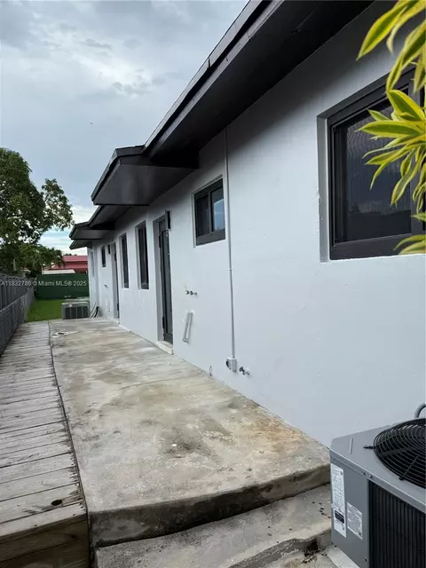 6750 SW 21st St, Miami, FL 33155