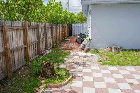 Exterior - 961 W 53rd St, Hialeah, FL 33012 photo 3 of 3