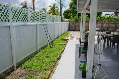 Exterior - 961 W 53rd St, Hialeah, FL 33012 photo 2 of 3