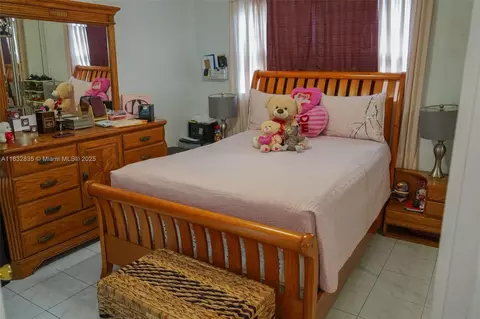 Bedroom - 961 W 53rd St, Hialeah, FL 33012 photo 4 of 4