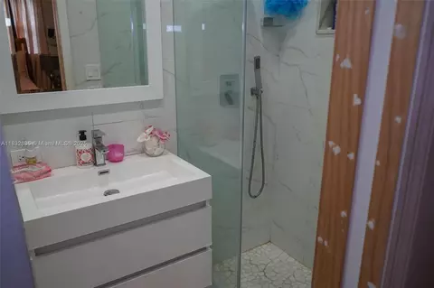 Bath - 961 W 53rd St, Hialeah, FL 33012 photo 1 of 2