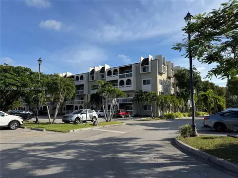 7915 Camino Real #N-302, Miami, FL 33143