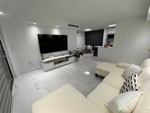 7135 NW 179th St #211, Hialeah, FL 33015