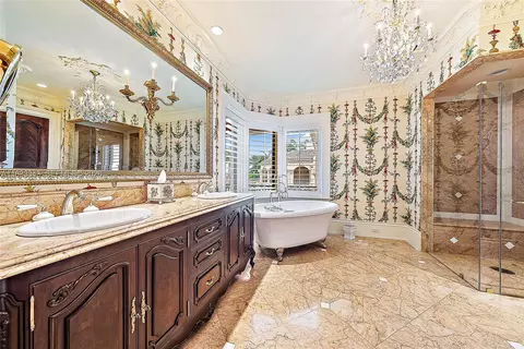 Bath - 209 Commodore Dr, Jupiter, FL 33477 photo 5 of 5