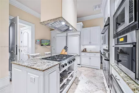 Kitchen - 209 Commodore Dr, Jupiter, FL 33477 photo 2 of 3