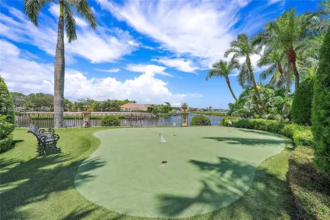 Exterior - 209 Commodore Dr, Jupiter, FL 33477 photo 4 of 8