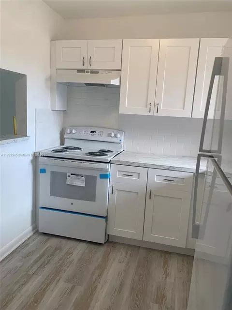 8861 Sunrise Lakes Blvd #307, Sunrise, FL 33322