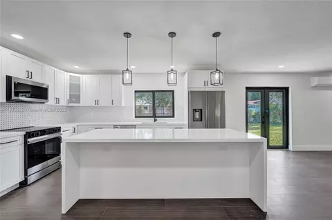 4879 NW 2nd Ct, Plantation, FL 33317