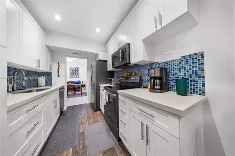 4330 Hillcrest Dr #104, Hollywood, FL 33021