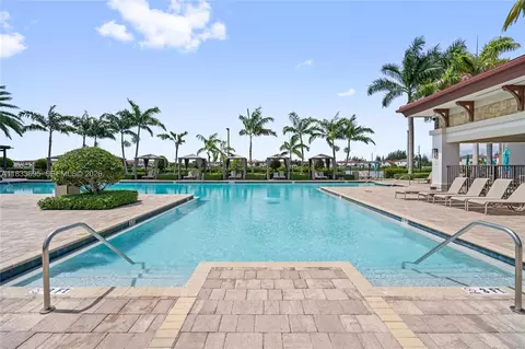 Exterior - 10468 W 33rd Ln, Hialeah, FL 33018 photo 11 of 16