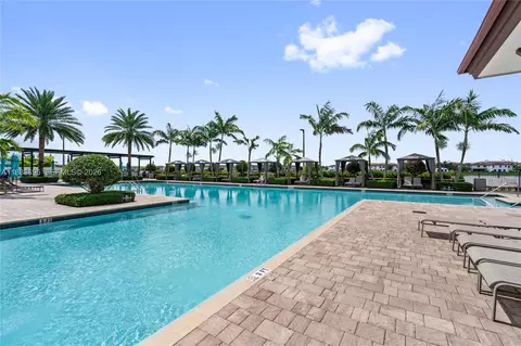 Exterior - 10468 W 33rd Ln, Hialeah, FL 33018 photo 10 of 16