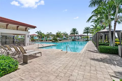 Exterior - 10468 W 33rd Ln, Hialeah, FL 33018 photo 8 of 16