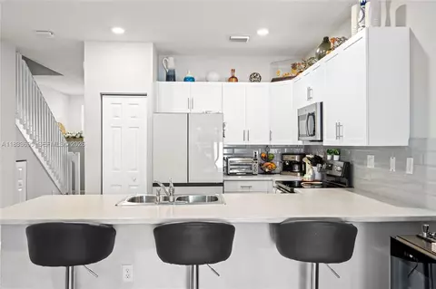 Kitchen - 10468 W 33rd Ln, Hialeah, FL 33018 photo 6 of 6