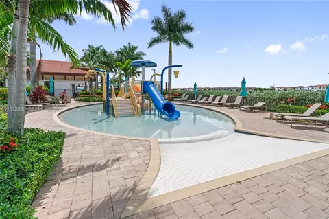 Exterior - 10468 W 33rd Ln, Hialeah, FL 33018 photo 16 of 16