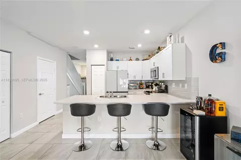 Kitchen - 10468 W 33rd Ln, Hialeah, FL 33018 photo 5 of 6