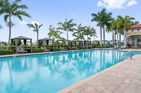 Exterior - 10468 W 33rd Ln, Hialeah, FL 33018 photo 12 of 16
