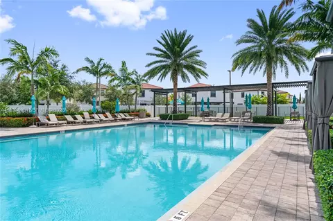 Exterior - 10468 W 33rd Ln, Hialeah, FL 33018 photo 14 of 16